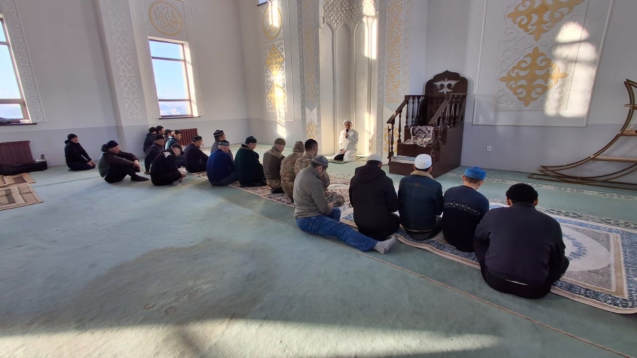 Абай ауданына қарасты мешіттерде Ораза айт намазы оқылды