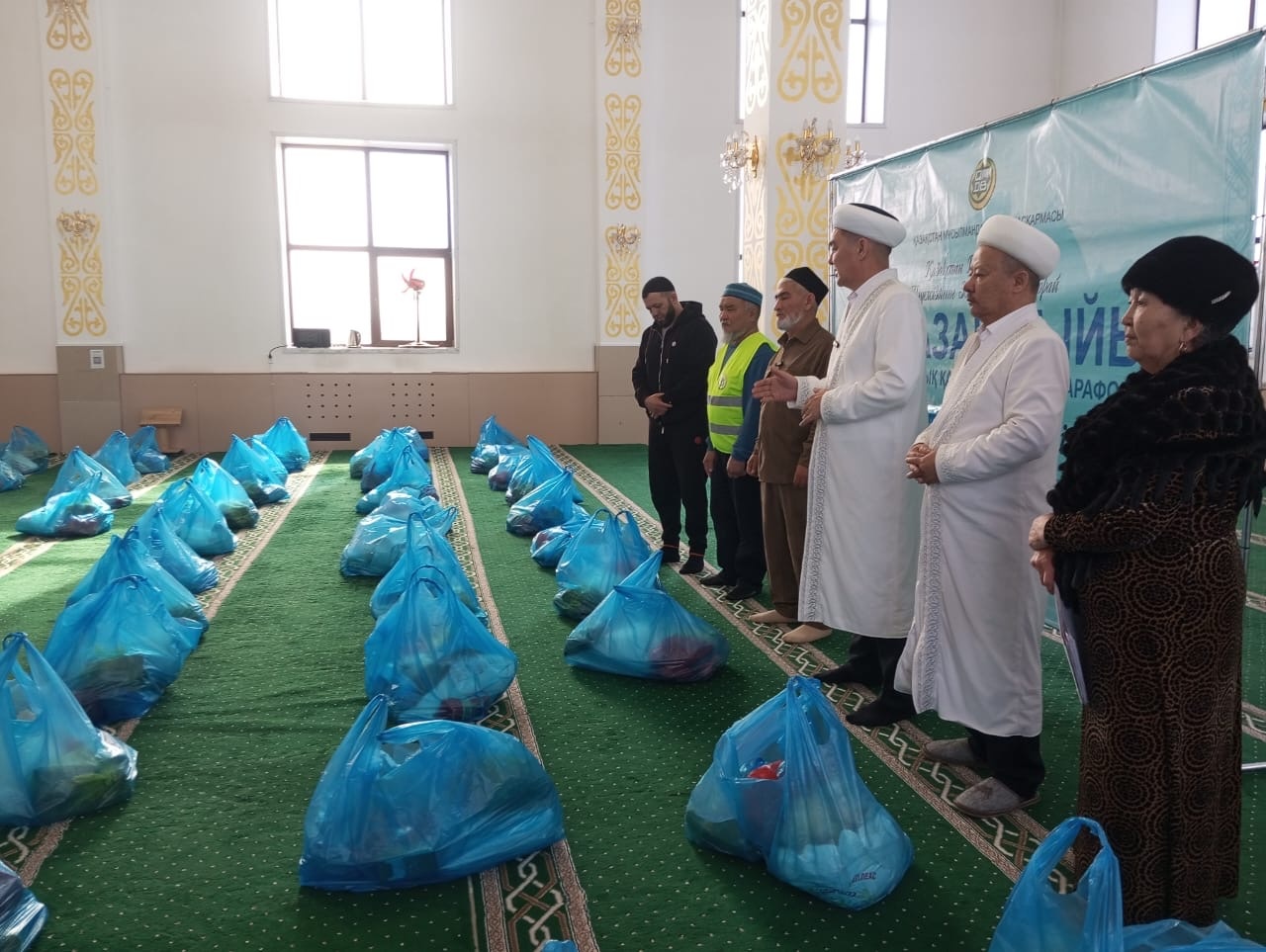 Бұқар жырау мешітінде 80 отбасыға қайырымдылық көмек көрсетілді