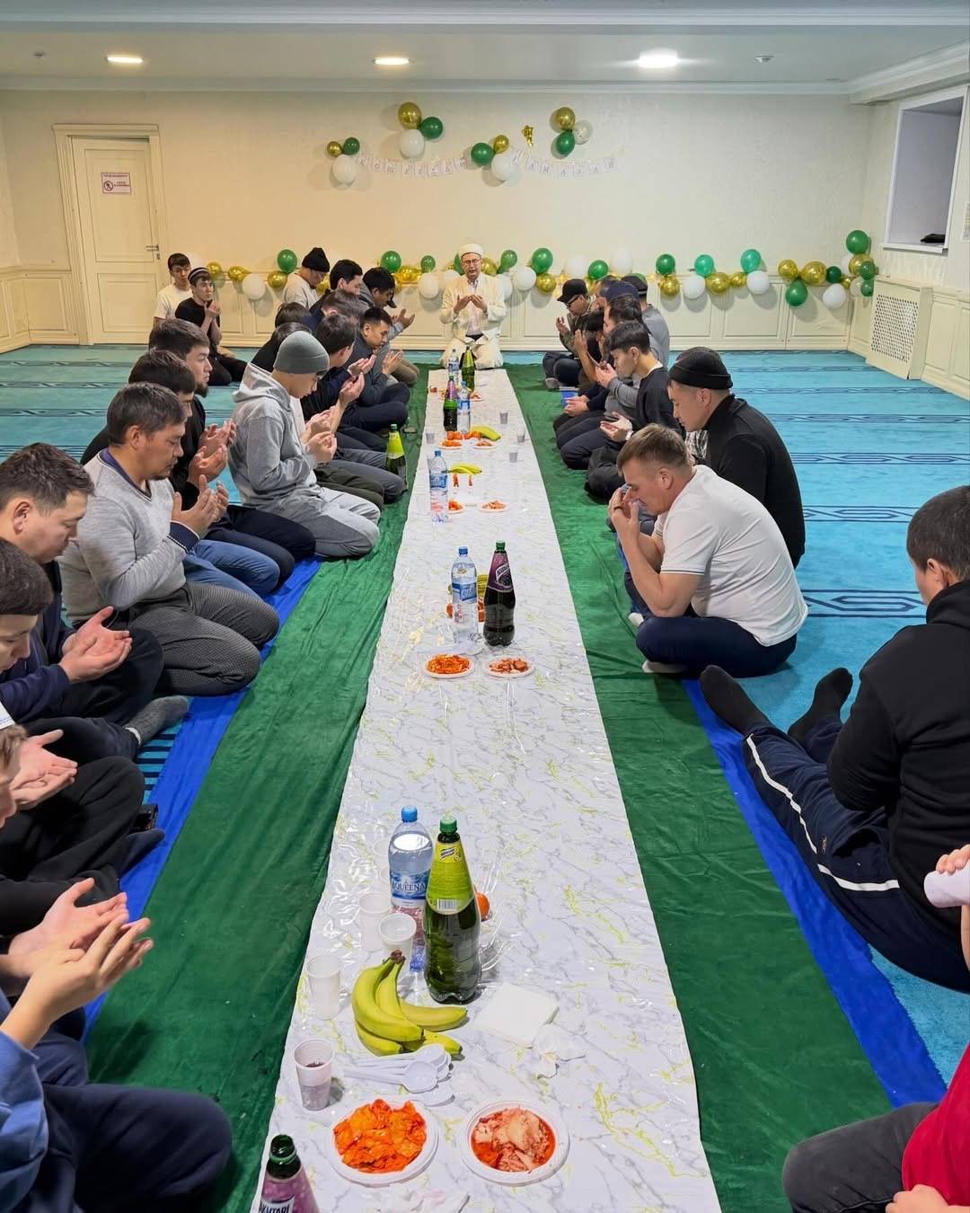 Қазыбек би мешітінде наурыз мейрамына орай дастархан жайылды