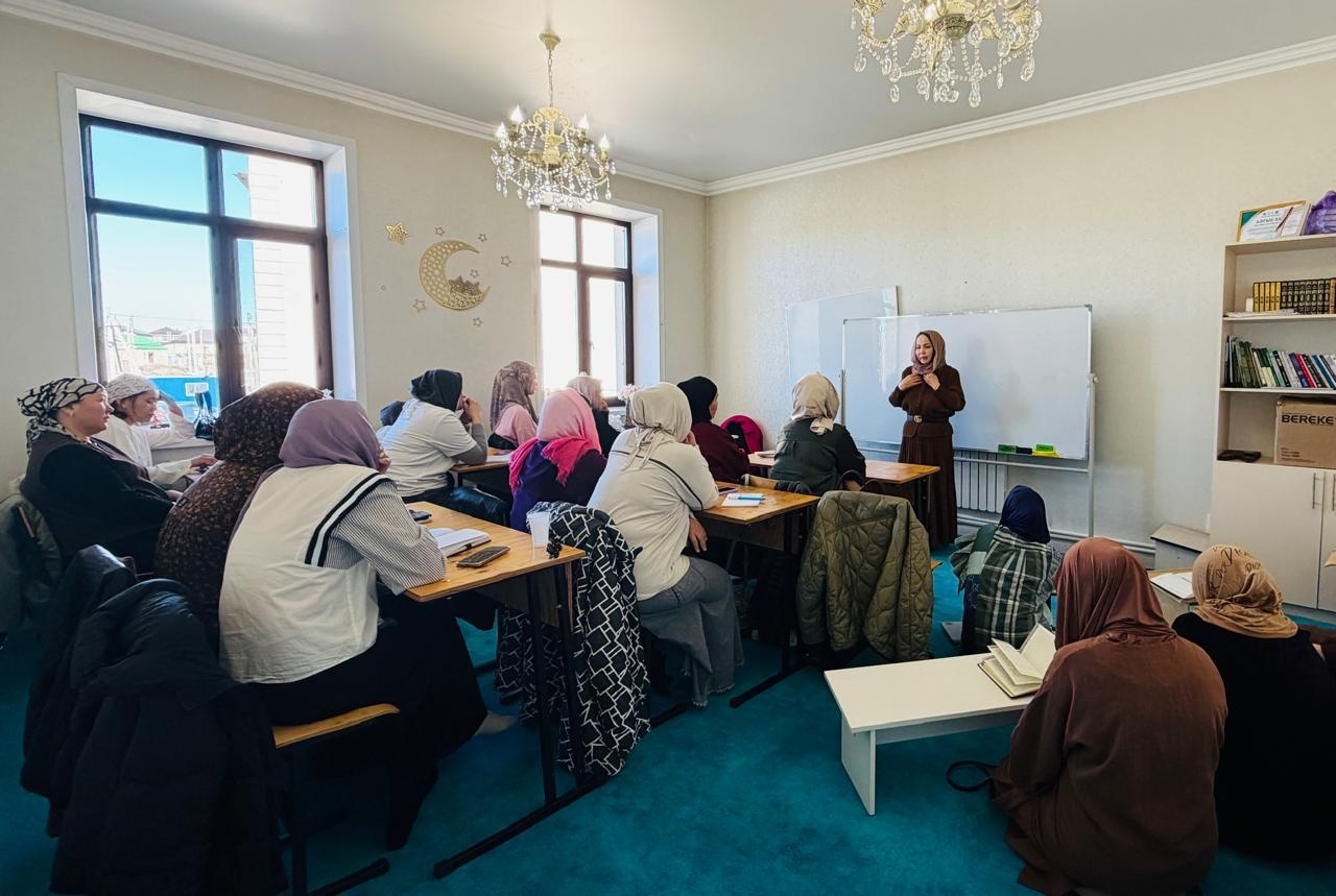 «Қазыбек би» мешітінде мәйітті кебіндеуден дәріс өтті