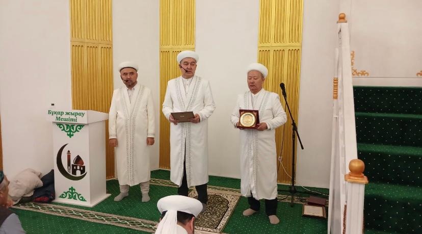 Бұқар Жырау мешітінде дін жанашырлары марапатталды