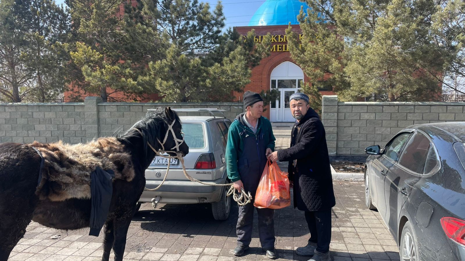 Бұқар Жырау ауданында «Қолдан қолға» қайырымдылық акциясы өтті