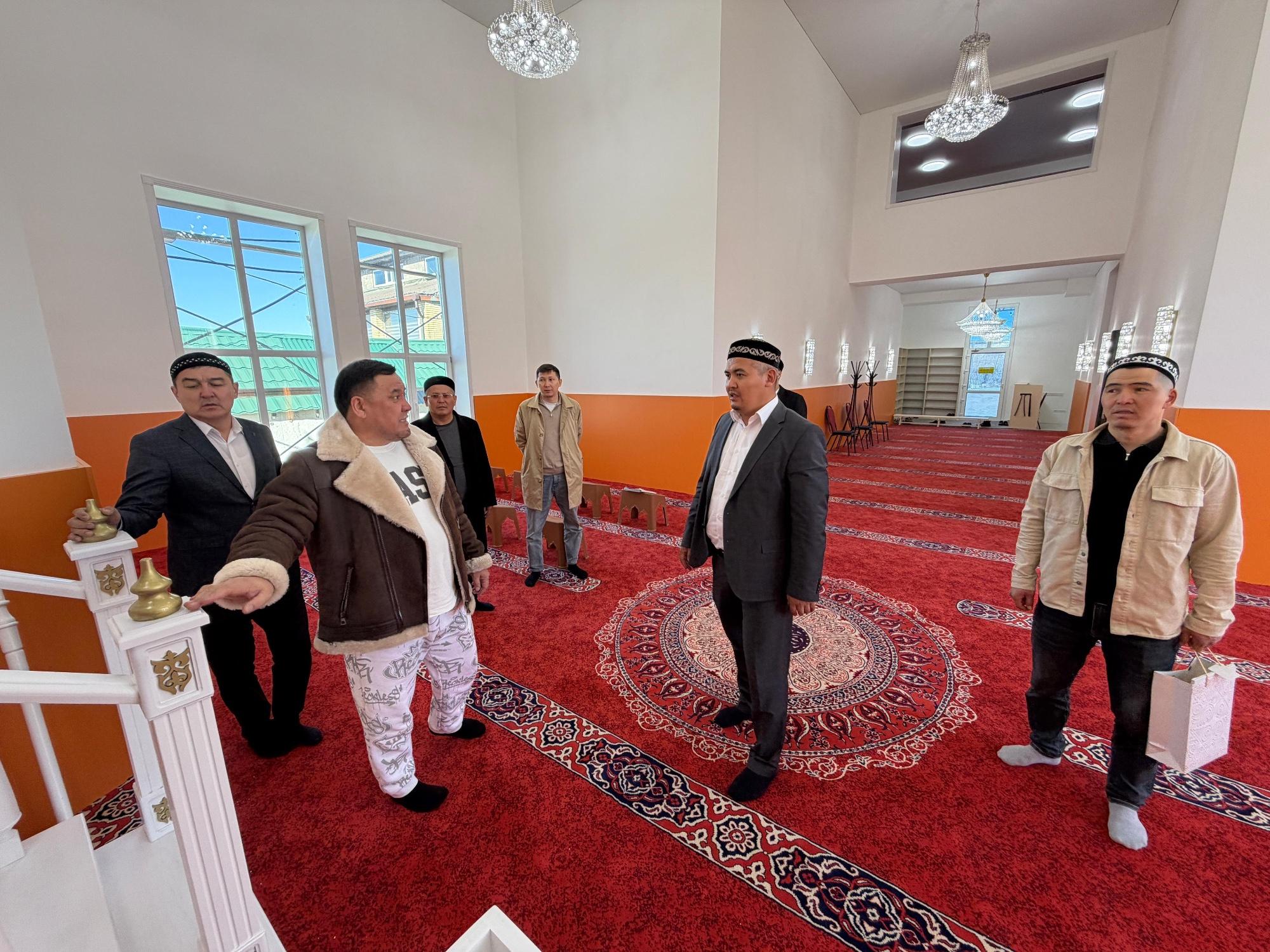 ОБЛЫС БАС ИМАМЫ  ҚАРАҒАНДЫДАҒЫ ЖАҢА МЕШІТ ҚҰРЫЛЫСЫМЕН ТАНЫСТЫ