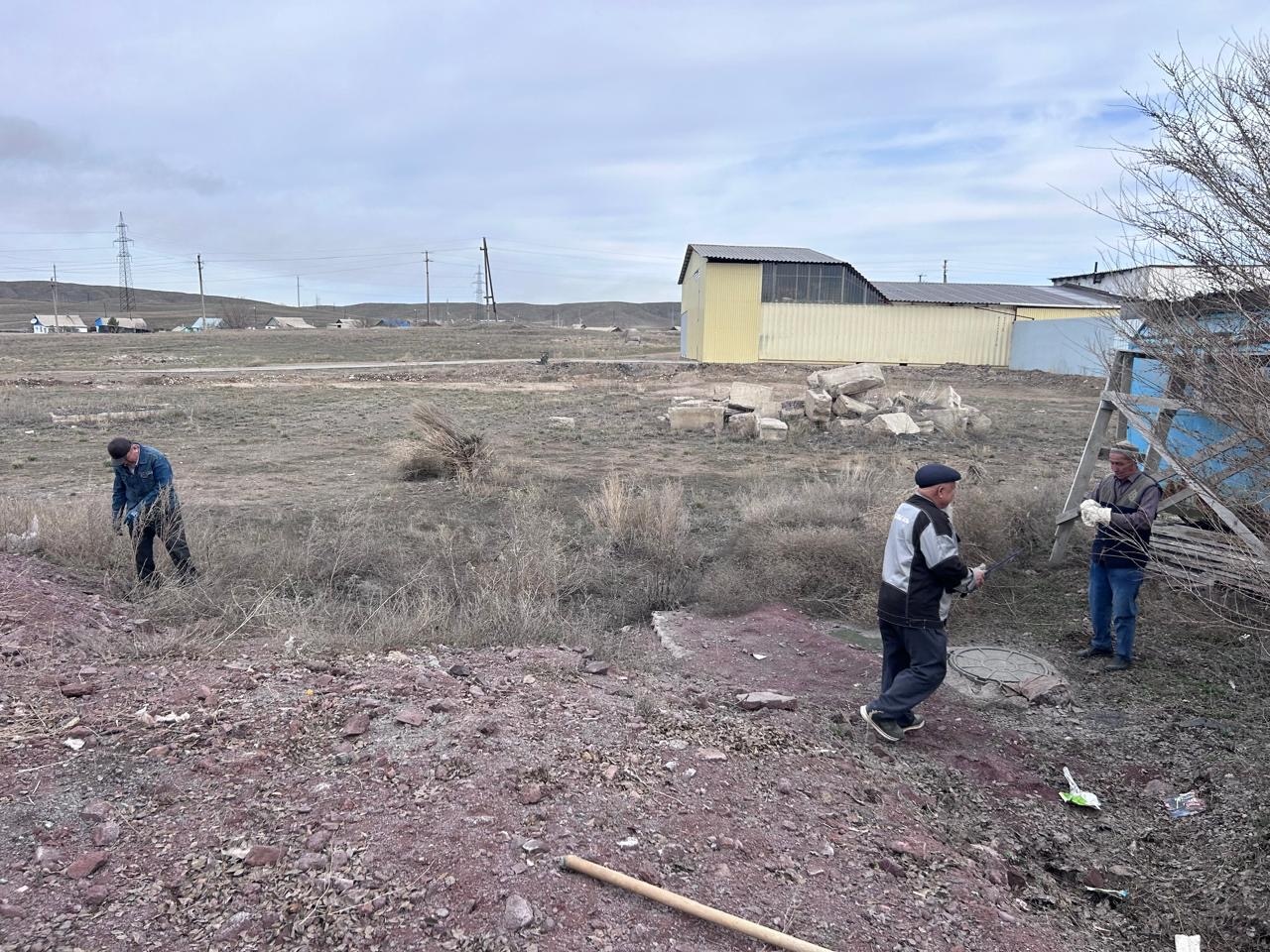 «Жұмабек Тәшен» мешітінде сенбілік жұмыстары жүргізілді