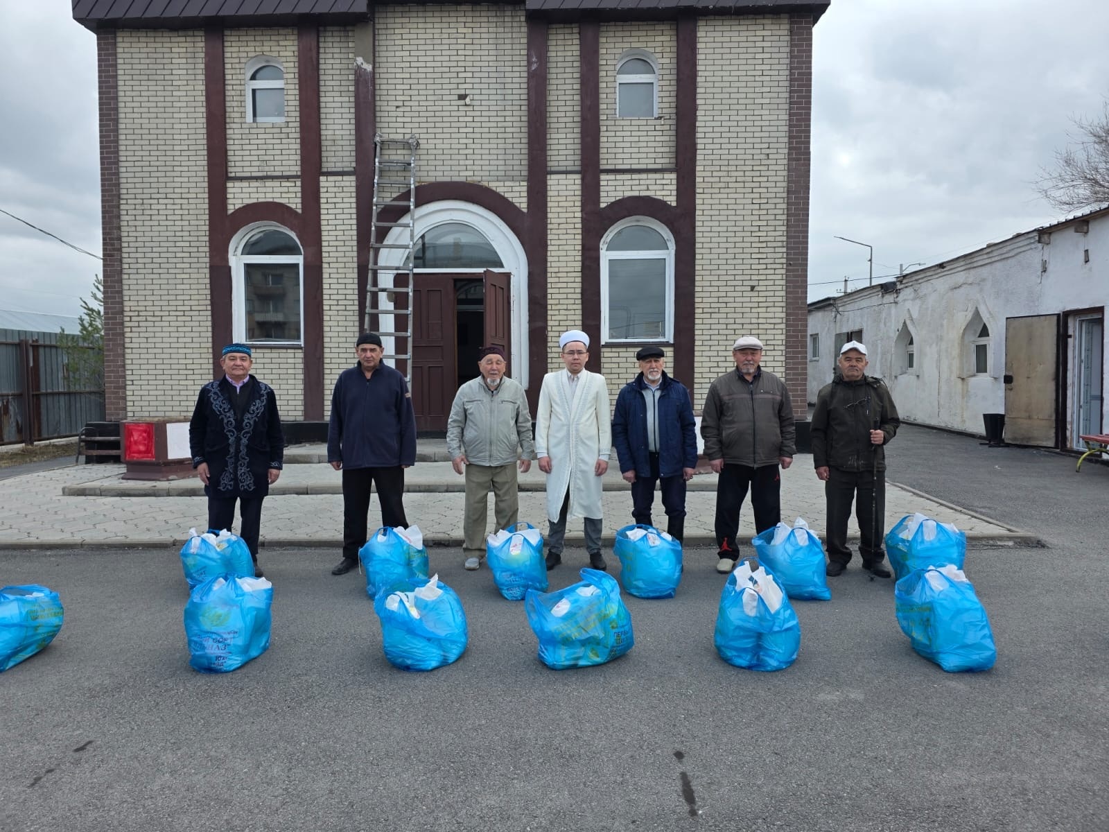 «Нұр» мешітінде «Тайқазан» жобасы аясында 30 отбасыға азық-түлікпен жәрдем жасалды.