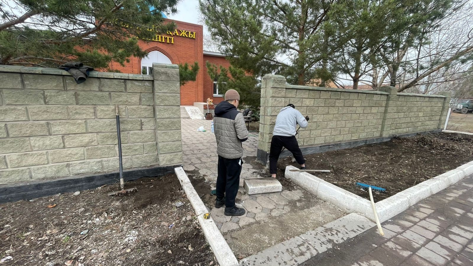 Халықаралық Жер күніне орай мешіт аумағында абаттандыру жұмыстары жүргізілді