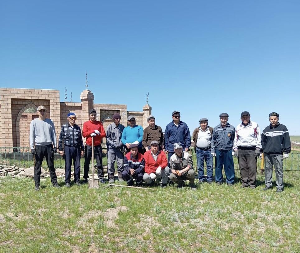 «Таза Қазақстан» акциясы аясында зират маңы тазартылды