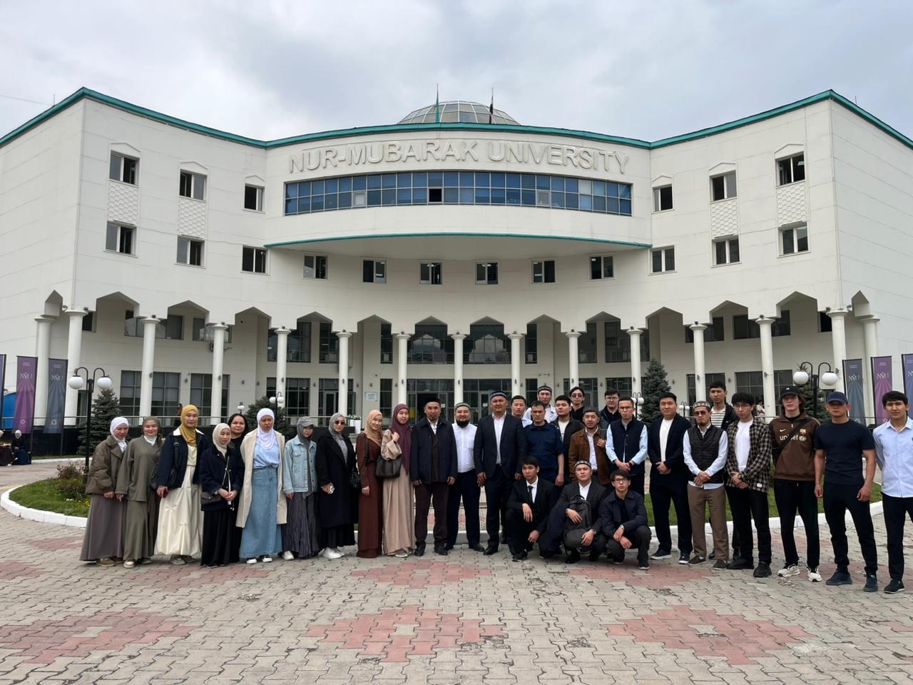 Қарағанды облысының бас имамы Нұр-Мүбарак университетінің студенттерімен кездесті