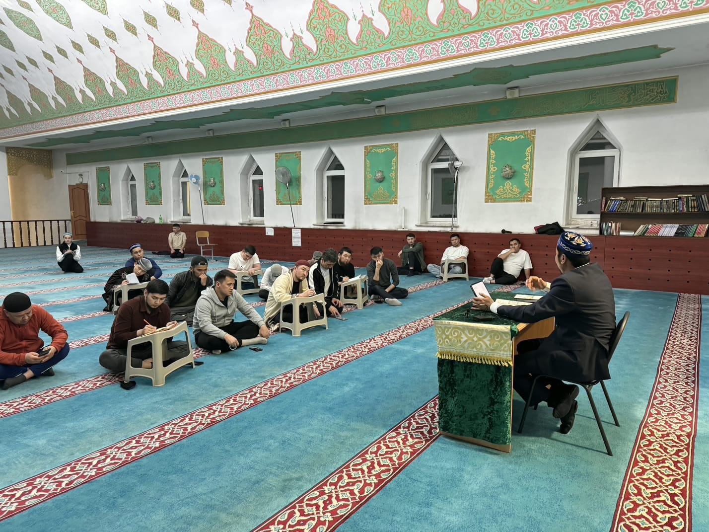 «Әл-ихтиар ли таълил әл-мухтар» кітабы бойынша дәрістер жалғасуда