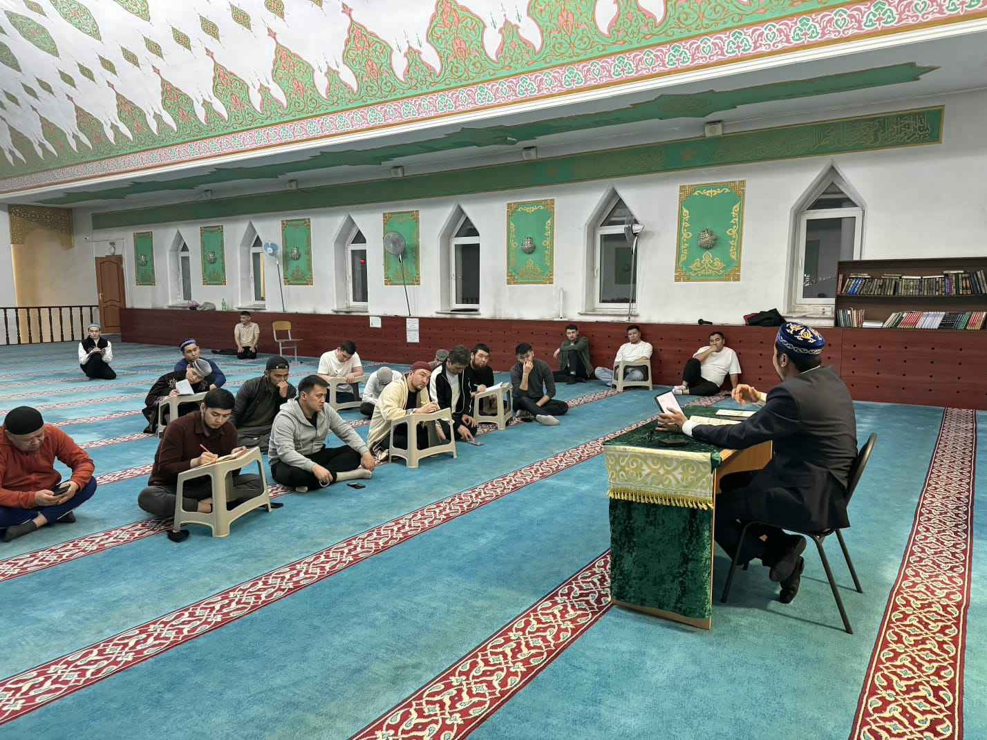 «Әл-ихтиар ли таълил әл-мухтар» кітабы бойынша дәрістер жалғасуда