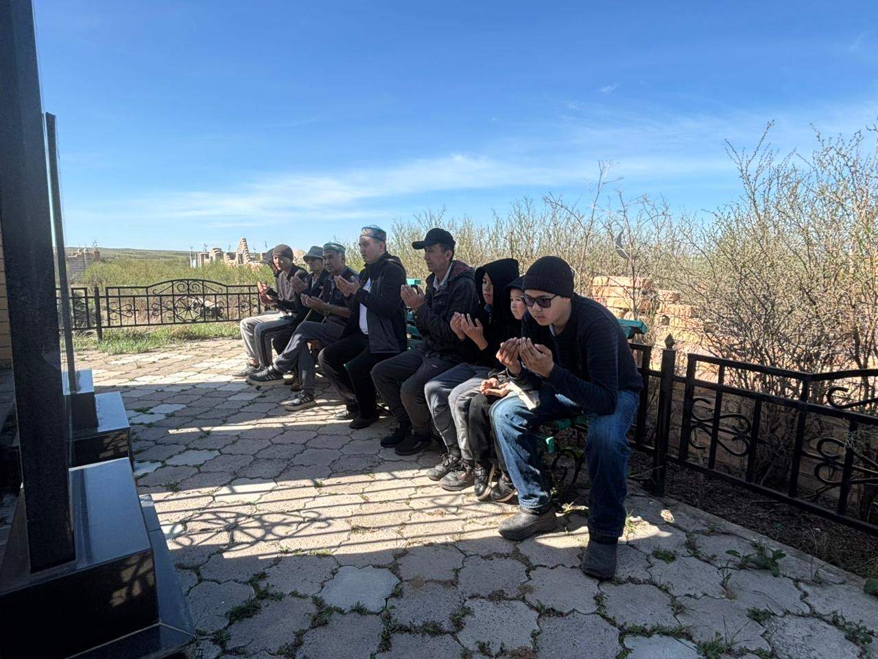 Өткенге тағзым: Байқадам ауылдық зиратында сенбілік өтті