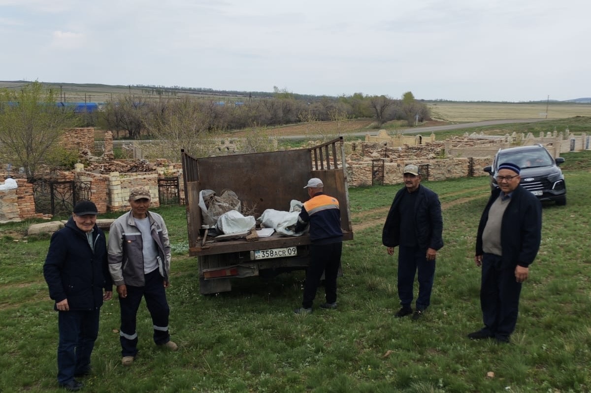 Сәкен Сейфуллин кентінде зират басында тазалық жұмыстары жүргізілді