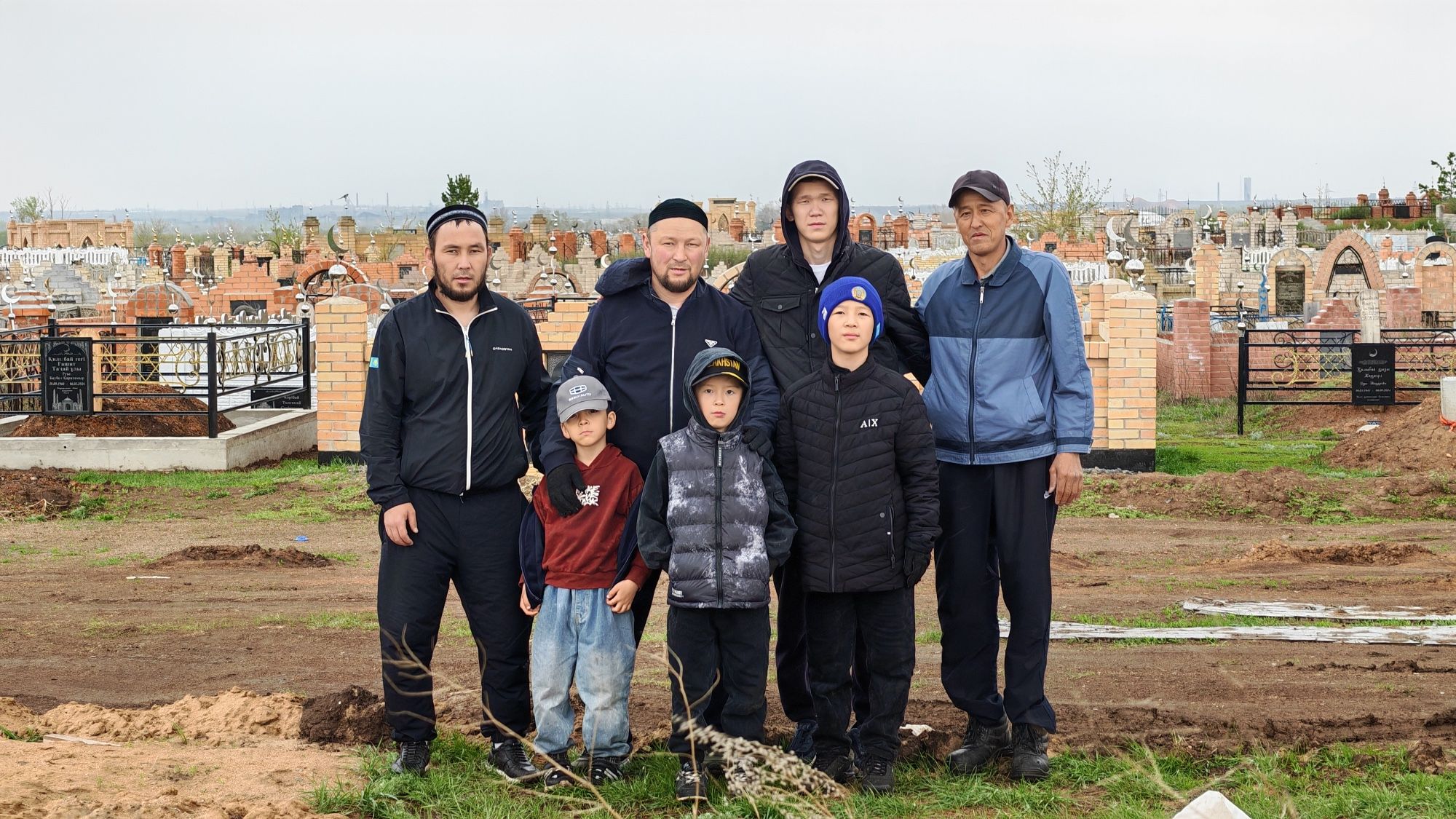 «Төлеутай ата» мешіті зират басында тазалық жұмыстарын өткізді