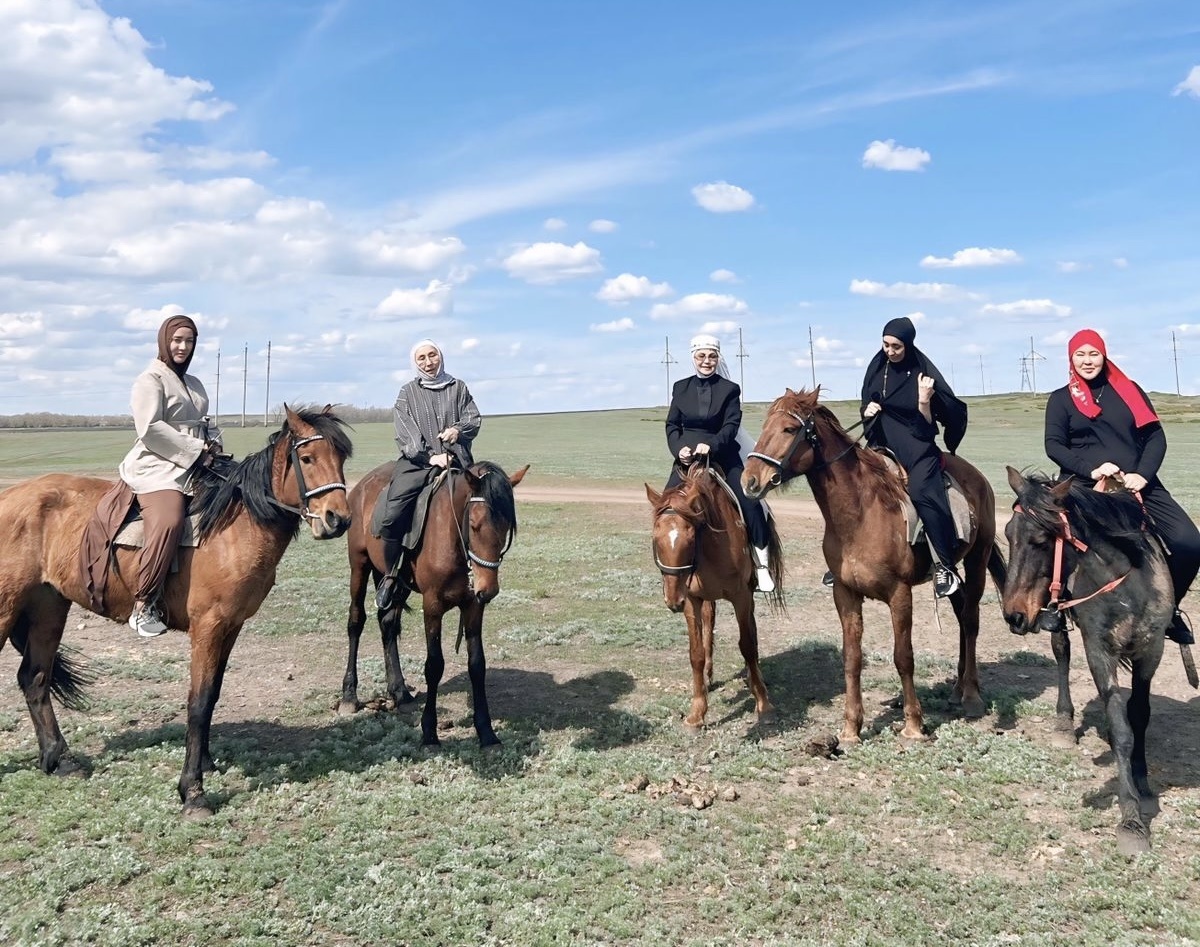 Дін мен дәстүр үндестігі: атпен серуен