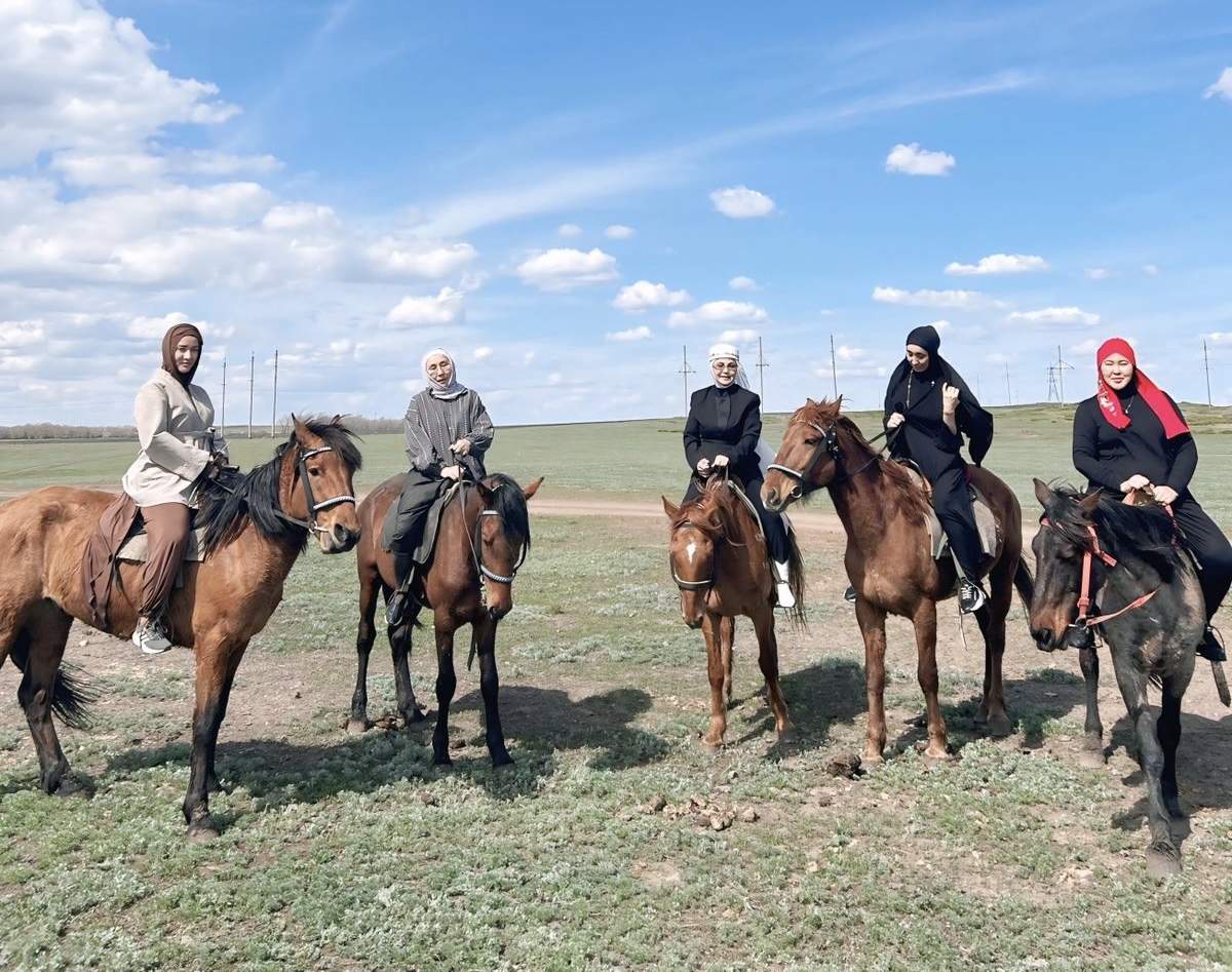 Дін мен дәстүр үндестігі: атпен серуен