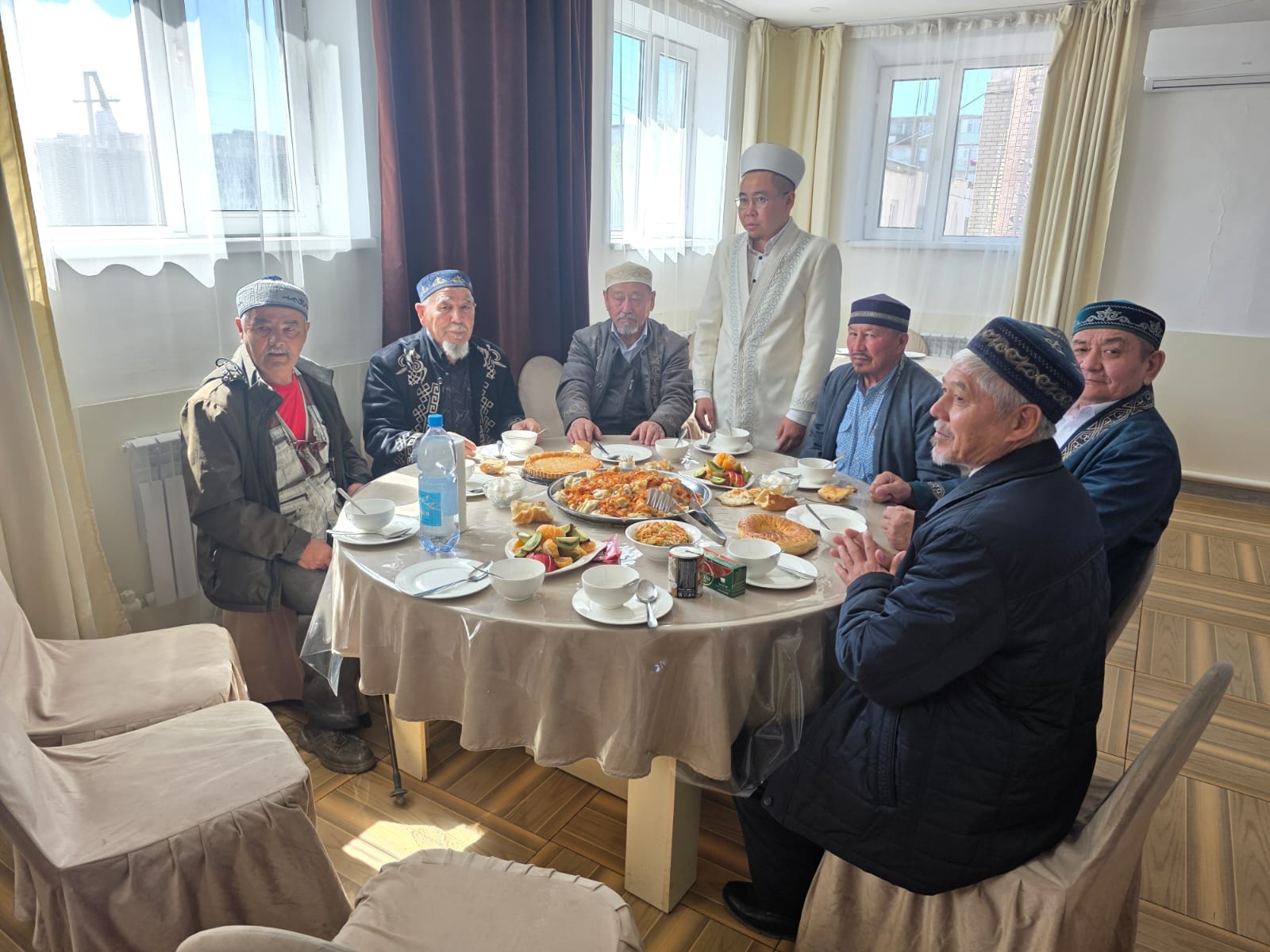 «Өнегелі отбасы – қоғам байлығы» тақырыбында аталар мектебімен басқосу өтті