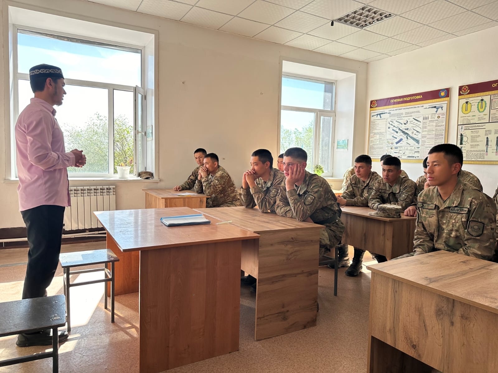 Қарабас кенті мешітінің имамы сарбаздармен кездесу өткізді