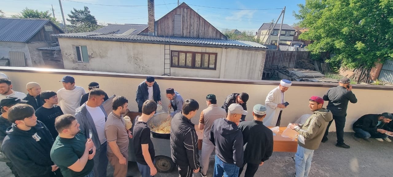 ҚҰРБАН АЙТ ҚҰРМЕТІНЕ ОРАЙ ЖАМАҒАТҚА ПАЛАУ ТАРАТЫЛДЫ