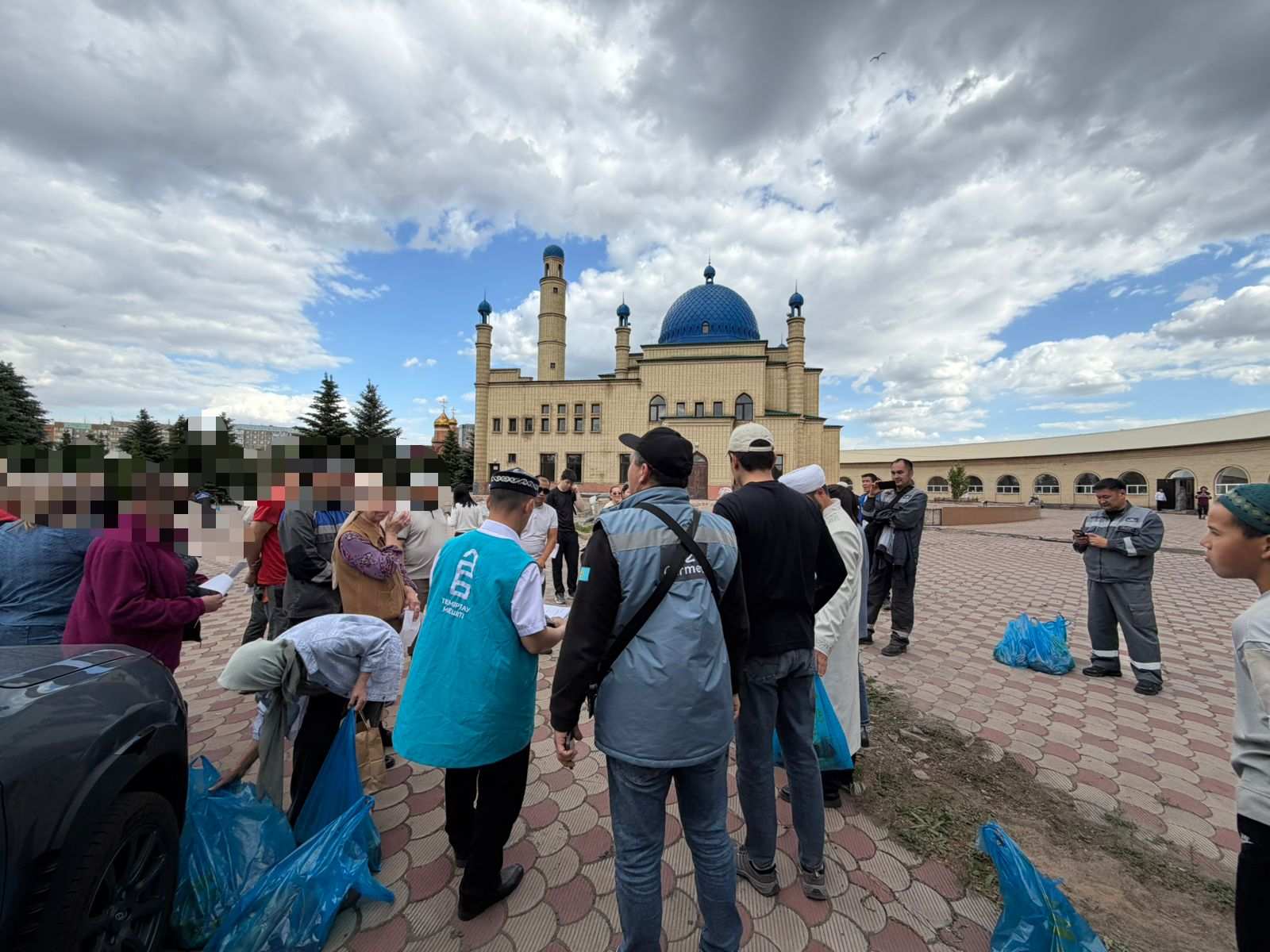 “Әлихан Бөкейхан” мешітінде 150 отбасыға азық-түлік үлестірілді
