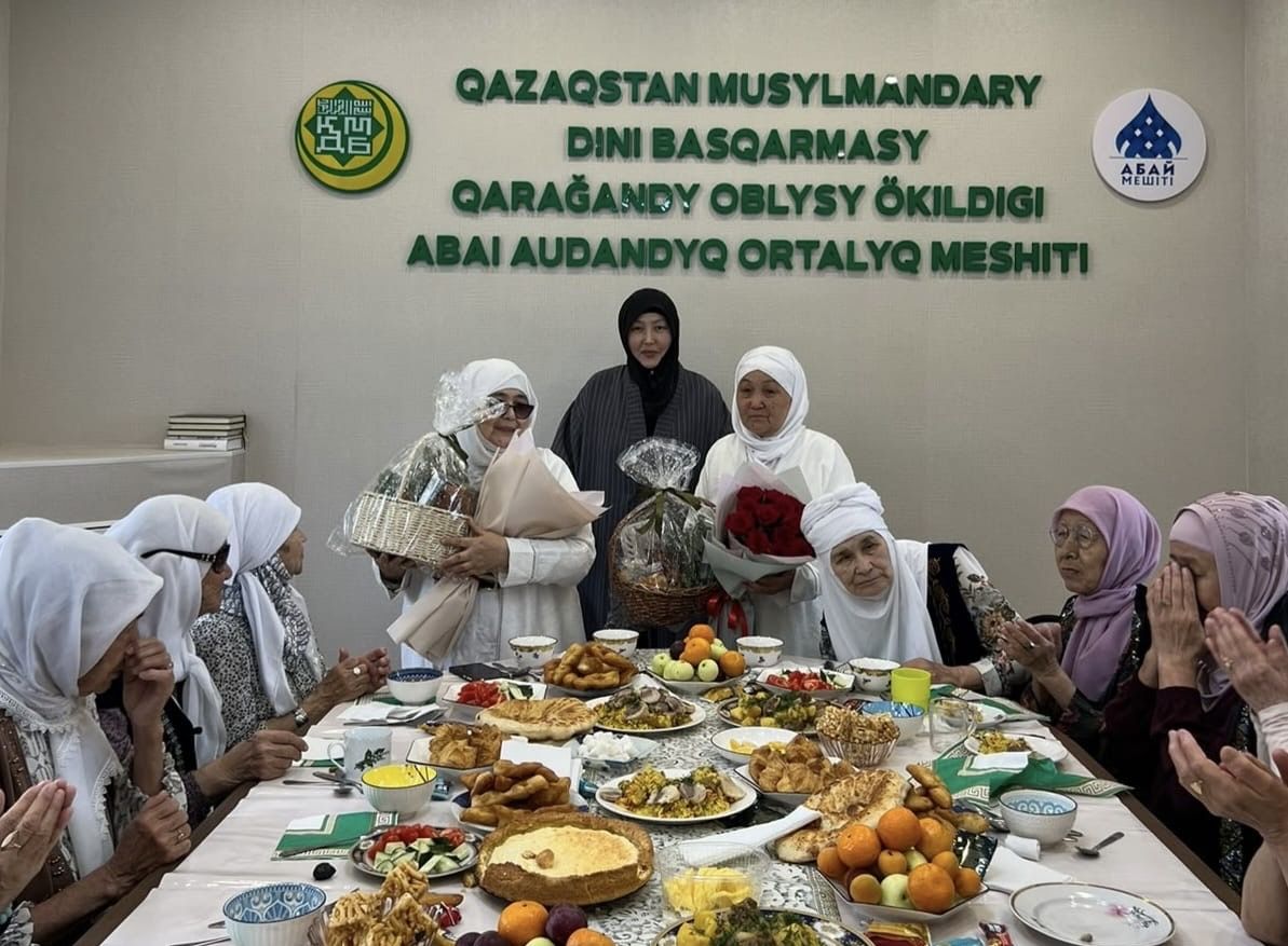 Абай аудандық мешіті қажыларды қарсы алды