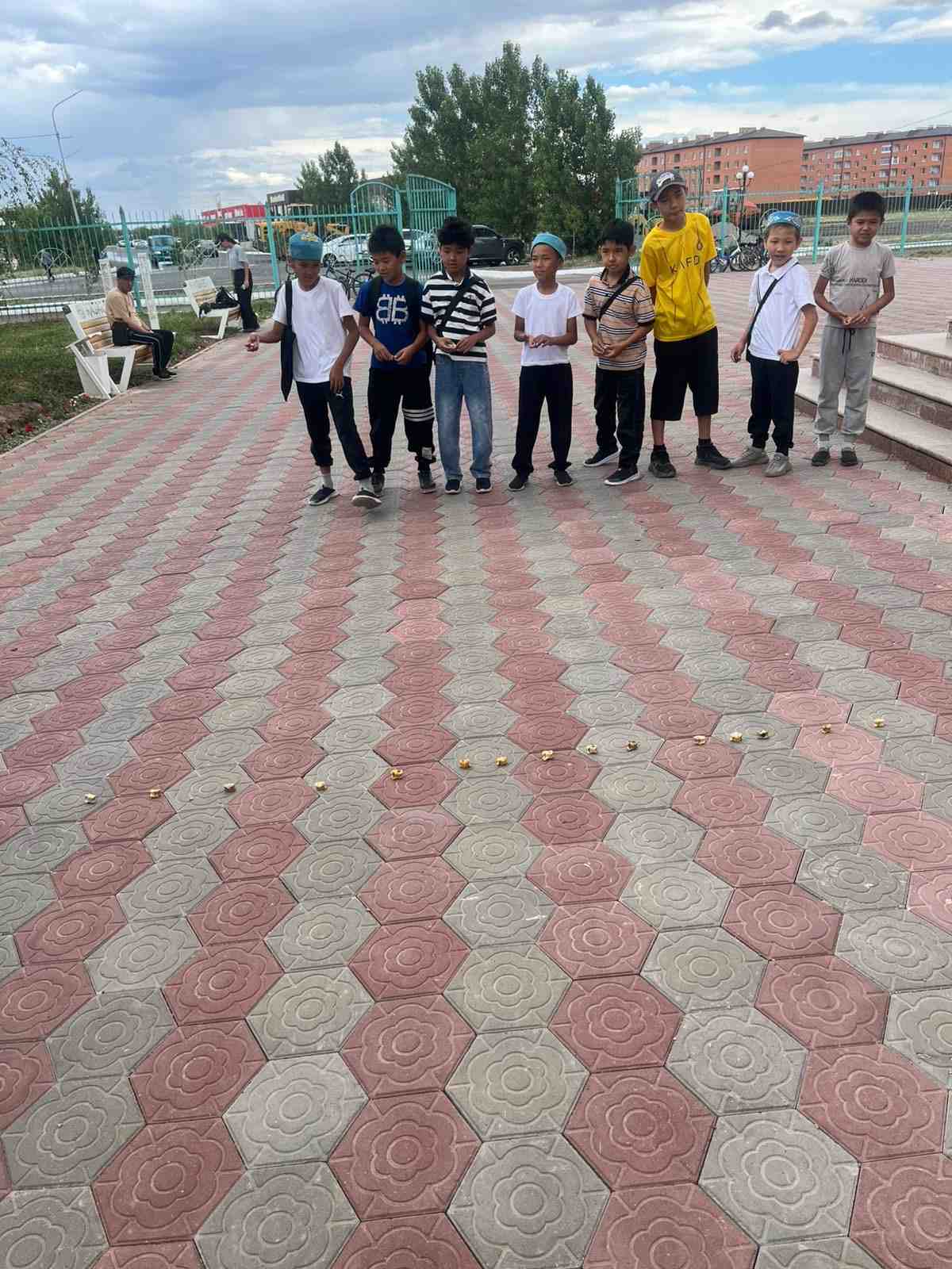 Абай аудандық орталық мешітінде асық атудан сайыс өтті