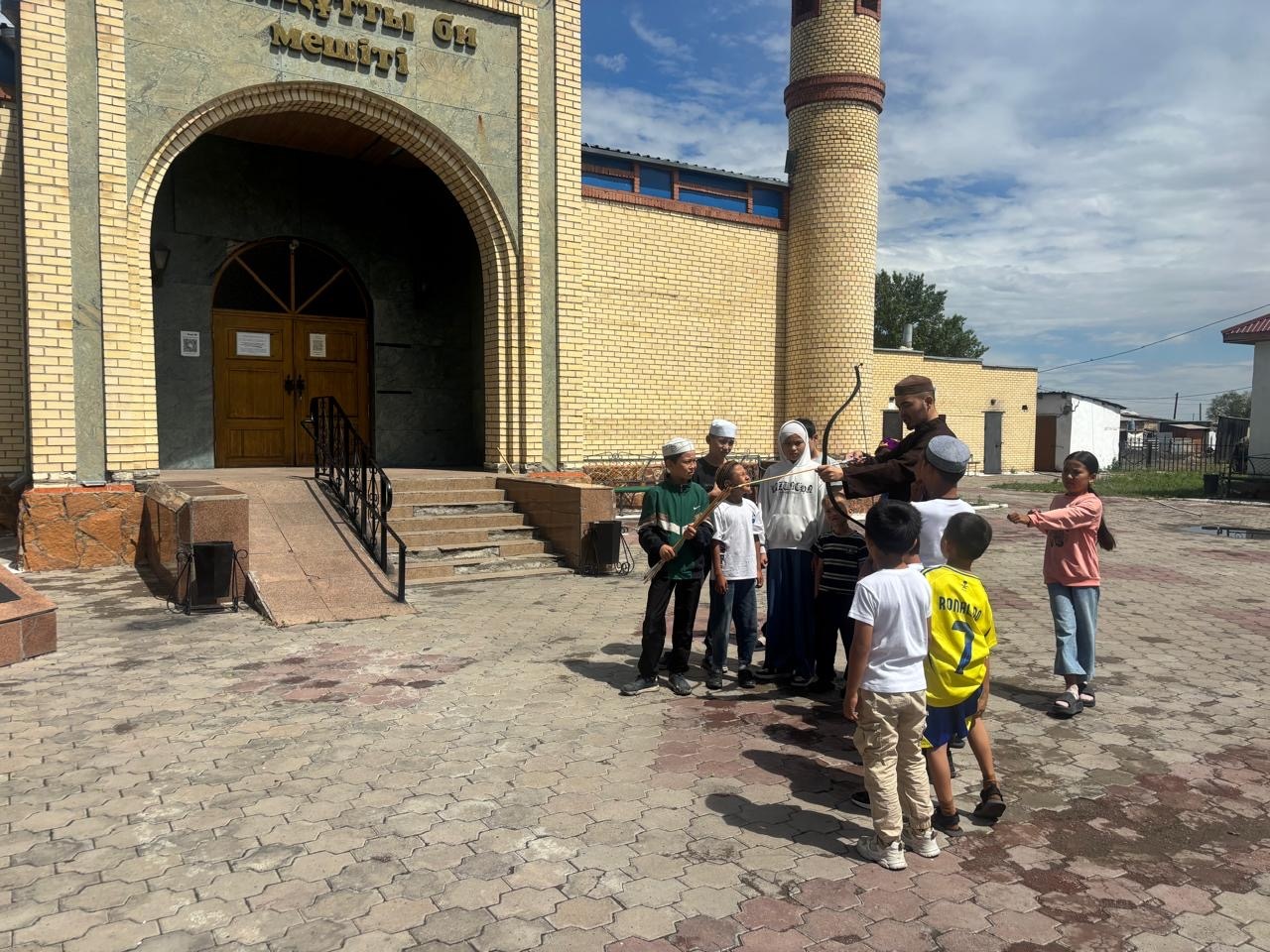 Шет аудандық “Жанқұтты би” мешітінде садақ ату бойынша тағылымды дәріс өтті