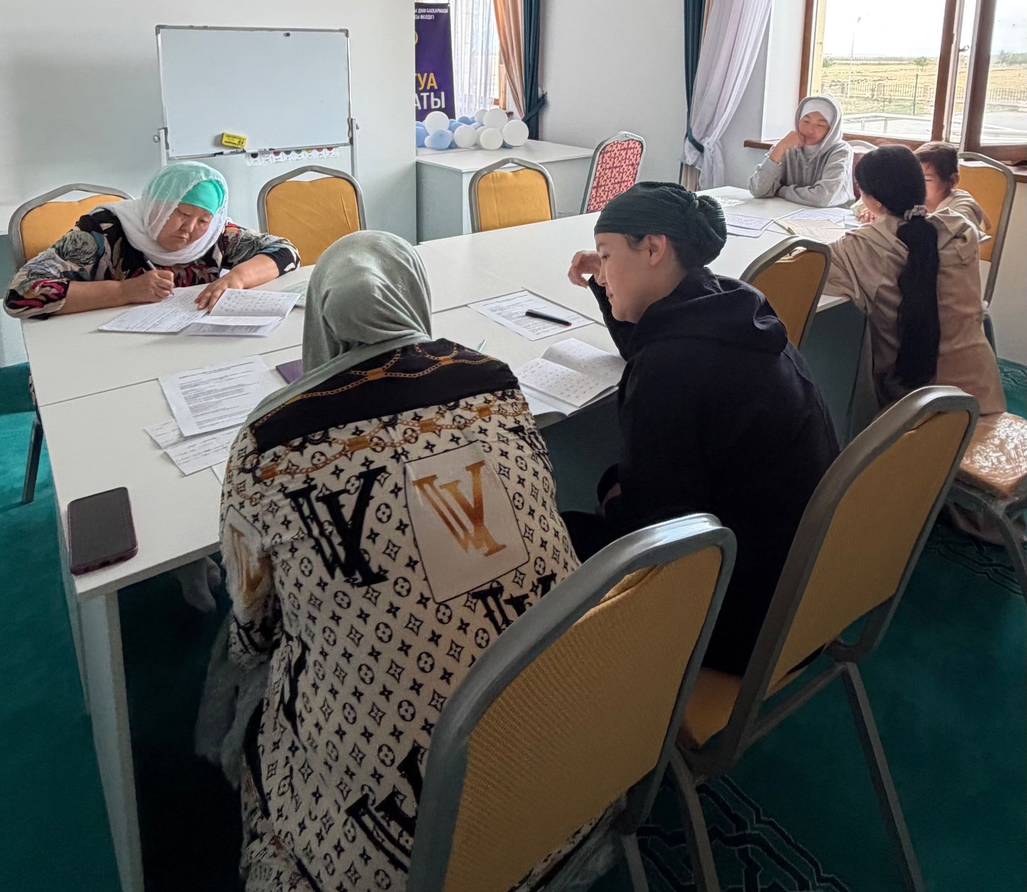 Осакаровка аудандық мешітінде әйел-қыздарға арналған діни сауат ашу дәрістері тұрақты өтуде