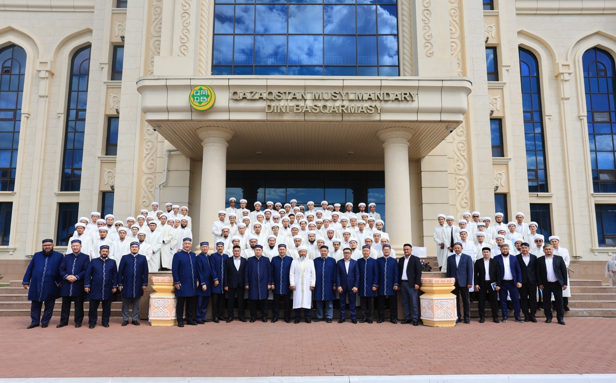 ҚАРАҒАНДЫЛЫҚ ЖАС МАМАНДАРҒА ҚЫЗМЕТТІК ЖОЛДАМА ТАБЫСТАЛДЫ