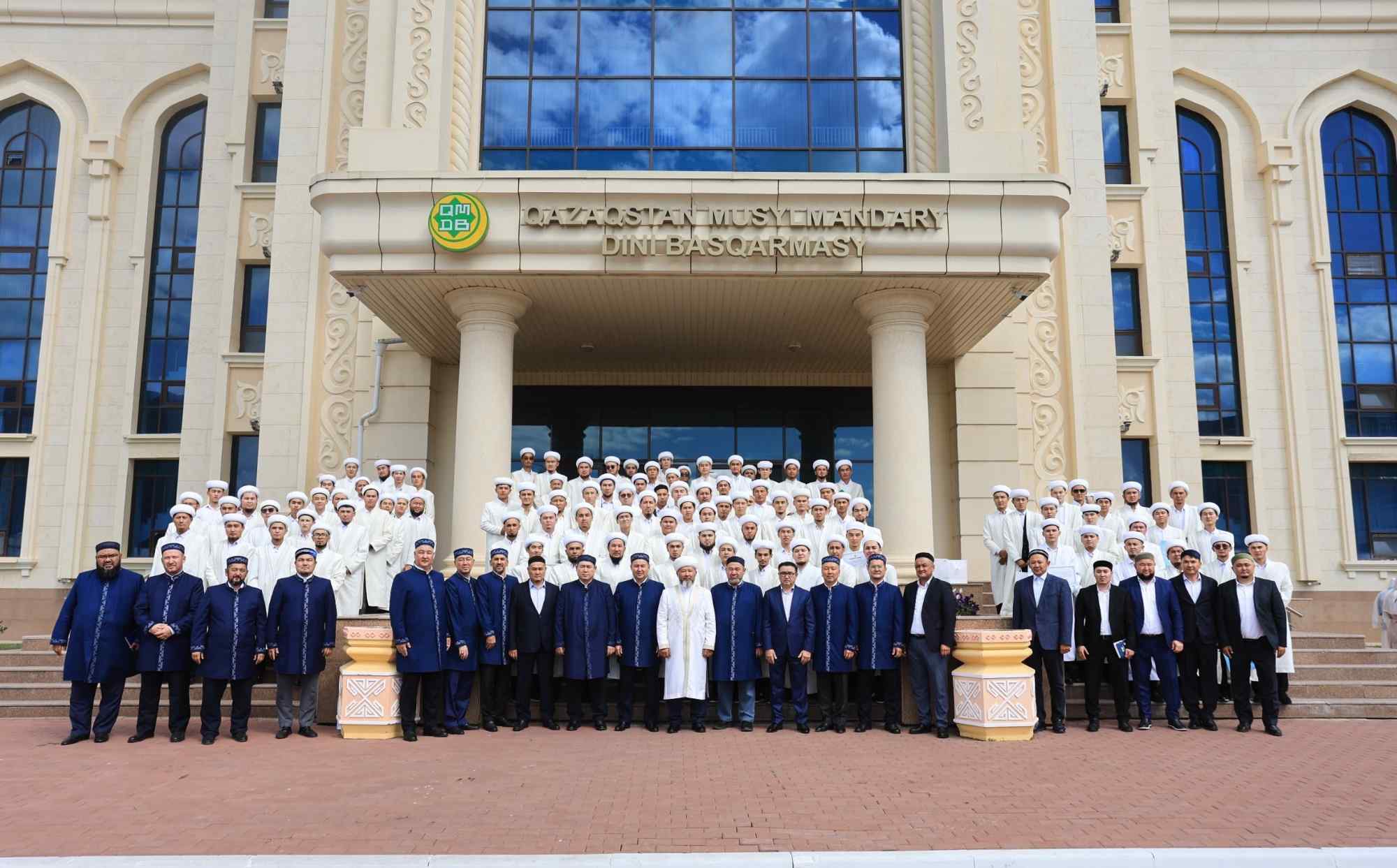 ҚАРАҒАНДЫЛЫҚ ЖАС МАМАНДАРҒА ҚЫЗМЕТТІК ЖОЛДАМА ТАБЫСТАЛДЫ