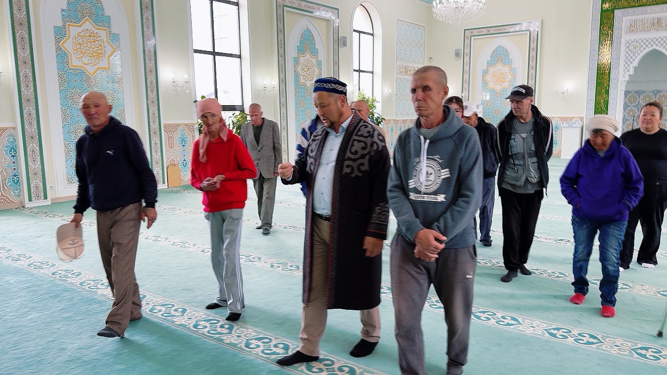 Өмірлік қиын жағдайдағы тұлғаларды қайта әлеуметтендіру орталығының қызмет алушылары «Төлеутай ата» мешітіне зиярат етті