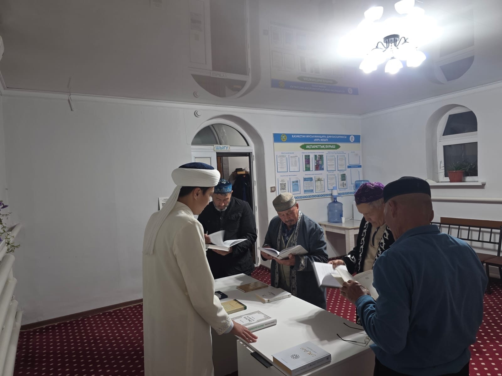 «НҰР» МЕШІТІНДЕ «МҮФТИЯТ» БАСПАСЫНЫҢ КІТАПТАРЫ ТАНЫСТЫРЫЛДЫ