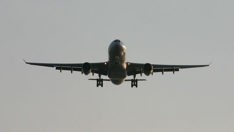 Арабша сөйлескені үшін ұшақтан түсіріп кетті