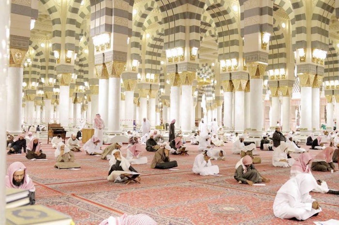 Пайғамбар (ﷺ ) мешітінде шейхтар сынақты осылай тапсырады (фото)