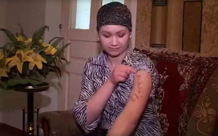 Ойда-жоқта қолы мен аяғына Алланың аты жазылған қызылордалық қыздың оқиғасы (фото)