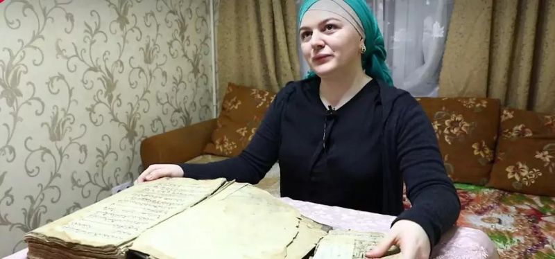 Мәскеулік келіншек атасынан қалған ескі Құран кітапты $45 млн-ға сатудан бас тартты (фото, видео)