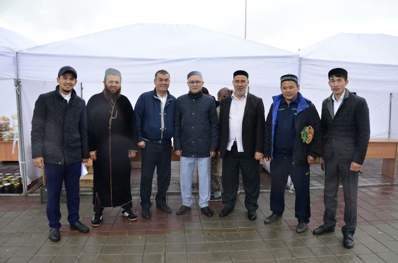 Қарағанды облыстық «Әнет баба» мешітінде барша мұсылмандардың ұлық мерекесі – Құрбан айт тойланды. (ФОТО)
