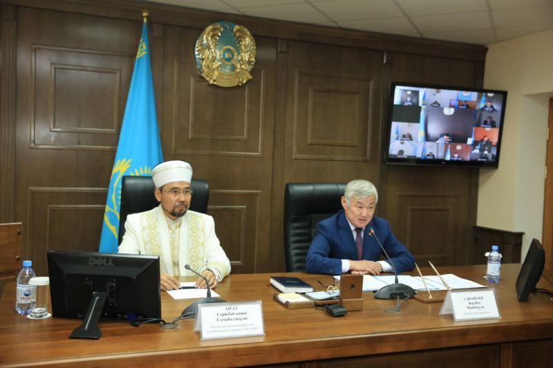 Серікбай қажы Ораз Ақтөбе облысы əкімдігінде Кеңес отырысына қатысты (ФОТО)