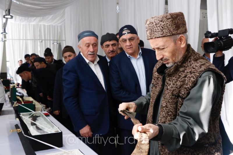 Выставка реликвий Пророка ﷺ проходит в Республике Дагестан