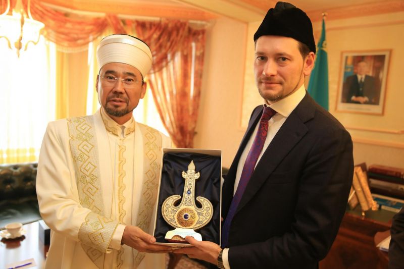 СЕРІКБАЙ ҚАЖЫ ОРАЗ РЕСЕЙДІҢ БІРІНШІ НАИБ МҮФТИІН ҚАБЫЛДАДЫ (ФОТО)