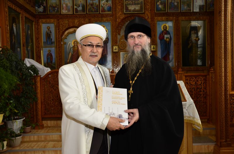 Қарағанды облысының өкіл имамы христиандарды Рождество мерекесімен құттықтады (фото)