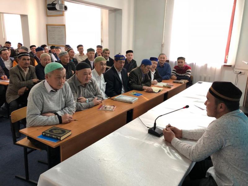 ШЕТЕЛДЕГІ ҚАНДАС ИМАМДАР ИСЛАМ ИНСТИТУТЫНДА БІЛІМІН ШЫҢДАУДА (ФОТО