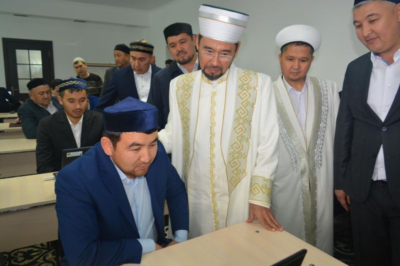 Шымкент: Имамдар электронды үлгіде аттестациядан өтті