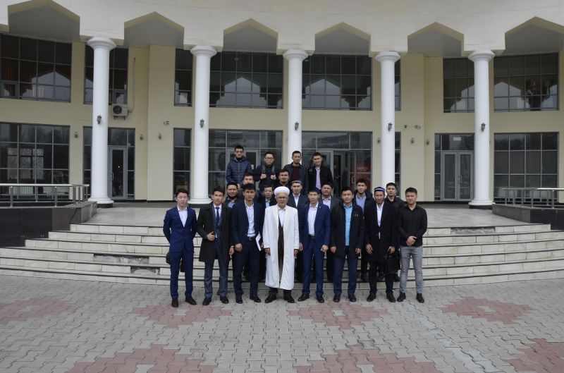 Қарағанды облысының өкіл имамы Нұр-Мүбарак университетінің студенттерімен кездесті (фото)