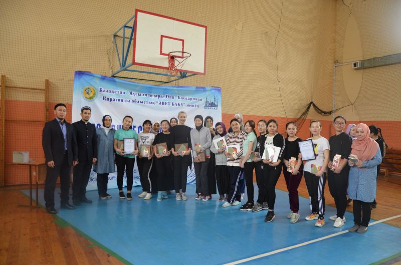 «Жастар ісі» секторы, «Әйел-қыздар» бөлімі және «Зекет» қорының ұйымдастыруымен «Жастар және салауатты өмір салты» атты волейболдан жарыс болып өтті (фото)