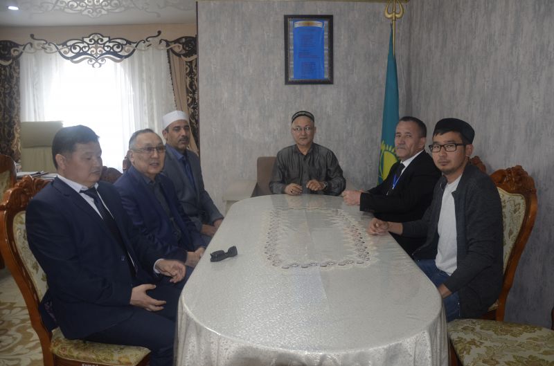 Қарағанды облыстық «Әнет баба» мешітінде үш тараптың кездесуі болып өтті (фото)