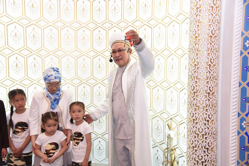 Қадір түнінде дұғасы қабыл болған Жәния әпкеміз пәтердің кілтін иеленді (фото)