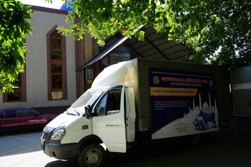 «Зекет» қоры 34 900 отбасына 283 тонна құрбандық етін үлестірді (ФОТО)