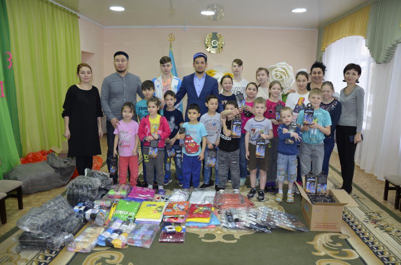 "Зекет" қоры мен "Жастар ісі секторы" жетімдерге қамқорлық қолын созды