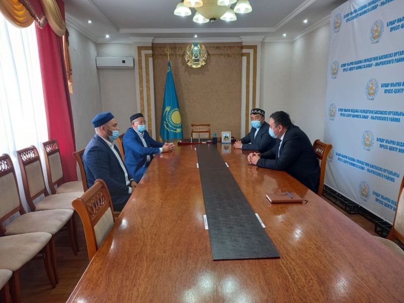 Бұқар жырау: ішкі саясат басшылығы және имамдар кездескен отырыс өтті.