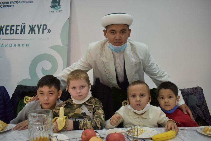 ТЕМІРТАУ ОРТАЛЫҚ МЕШІТІНДЕ «ЖЕТІМ КӨРСЕҢ ЖЕБЕЙ ЖҮР» АТТЫ ҚАЙЫРЫМДЫЛЫҚ ШАРА ЖҮЗЕГЕ АСТЫ (ФОТО)